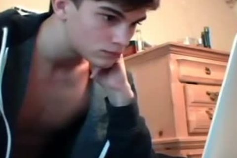 pretty teen disrobes in nature's garb On web camera