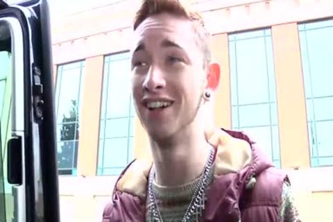 After Giving Blowjobs Jacob Daniels Rides A large Uncut 10-Pounder