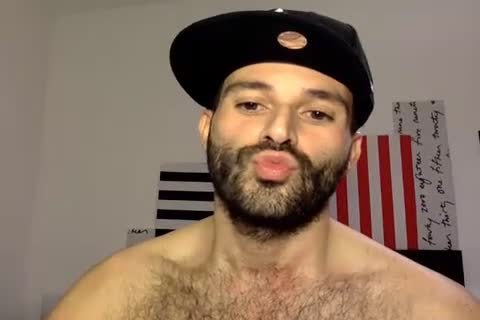 Lo Spavaldo Giocatore Di Rugby Romano Dopo Essersi Concesso Ai Festini Piu' Hardporchi Capitolini Si Dedica Ad Una Sana Attivita' Di Masturbazione Domestica Lo Spruzzo E' All Ordine