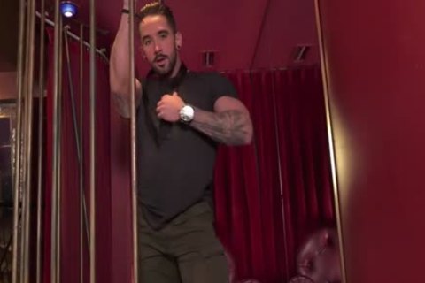 Zack Lemec disrobe Show