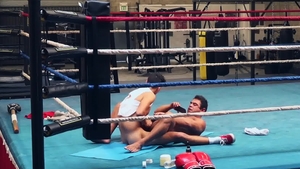 Realitydudes.com: Tattooed Alex Rim handjob in the gym
