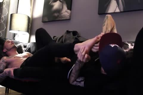 dirty Tatted chap With admirable Feet receives Worshiped And Cums