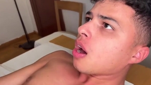 Alberth Pineda bonks Diego Platano